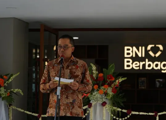 Direktur Kelembagaan BNI, Eko Setyo Nugroho saat peresmian fasilitas co-working space di Perpustakaan dan Arsip UGM, Selasa, 13 Mei 2026. (Sumber: Dok. BNI)