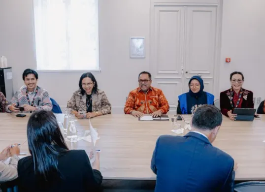 Wakil Gubernur (Wagub) DKI Jakarta, Rano Karno bersama delegasi Pemerintah Provinsi (Pemprov) DKI Jakarta bertemu Wakil Wali Kota Cannes, Thomas Pariente, di Hôtel de Ville de Cannes, pada Kamis, 14 Mei 2026. (Sumber: Pemprov DKI Jakarta)