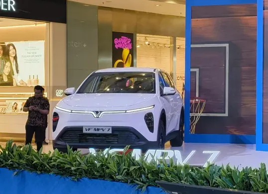 VinFast Indonesia resmi meluncurkan MPV listrik terbaru bernama VinFast VF MPV 7 (Sumber: Poskota/ Dimas Prassetyo)