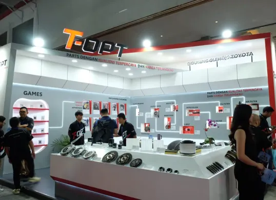 Booth Toyota dengan brand spare parts T-OPT di INAPA 2026 (Sumber: Toyota)