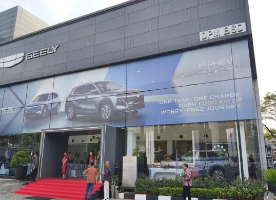 Diler Geely terbaru di BSD, Tangerang (Sumber: Poskota/ Erwan Hartawan)