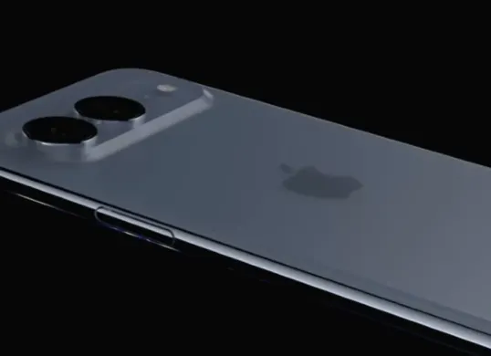 Render konsep iPhone 20 memperlihatkan desain layar penuh tanpa notch yang disebut-sebut menjadi arah baru Apple untuk generasi iPhone masa depan. (Sumber: Youtube/@fpt)