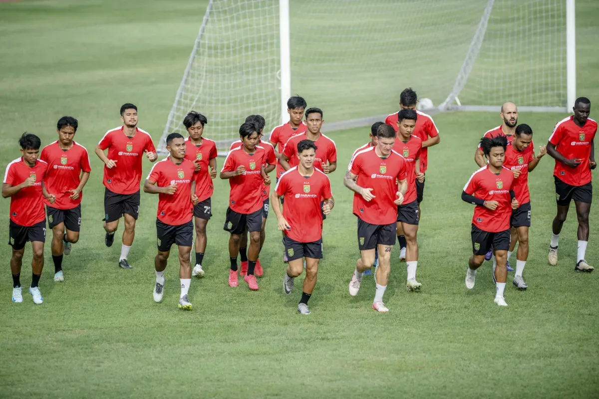 Skuat Persebaya Surabaya tengah menjalani latihan.  (Sumber:  | Foto: persebaya.id)