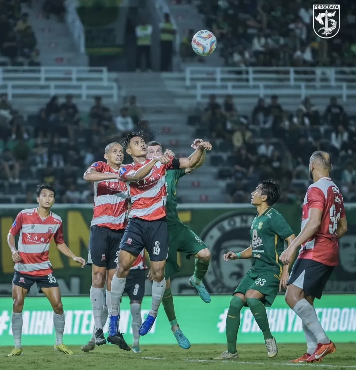 Madura United vs Persebaya.  (Sumber: Instagram/@officialpersebaya)