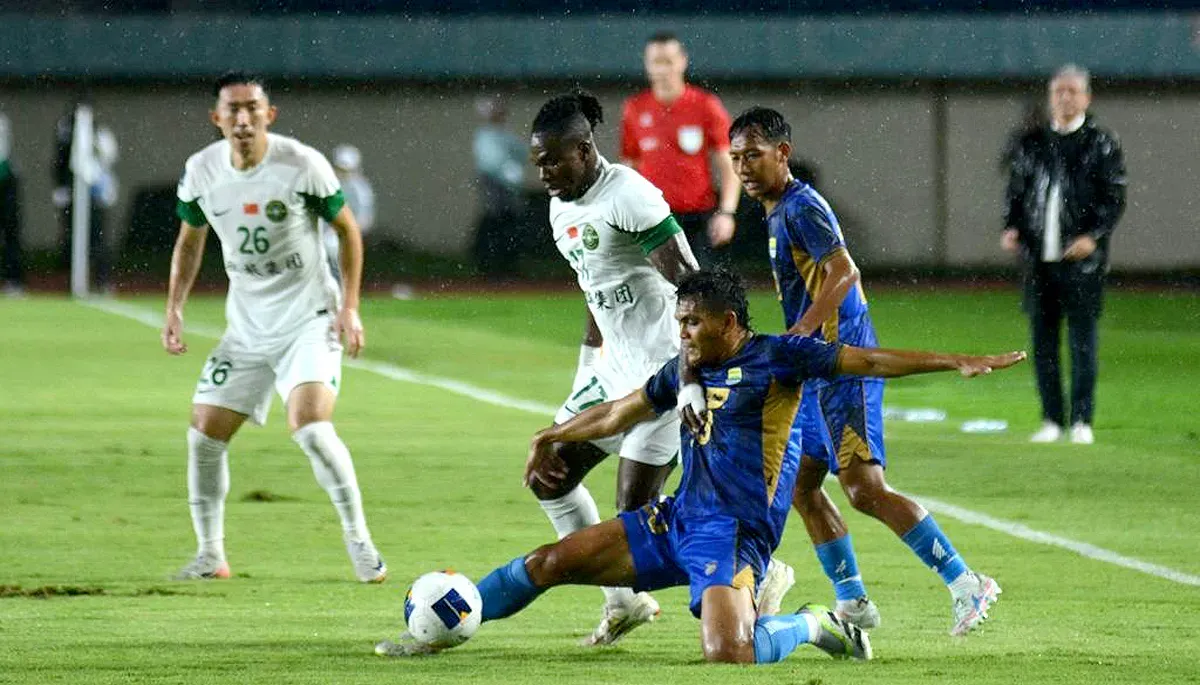 Rotasi pemain akan dilakukan Bojan Hodak saat Persib Bandung hadapi PSS Sleman di pekan 13 Liga 1 2024-25. (Sumber: persib.co.id)