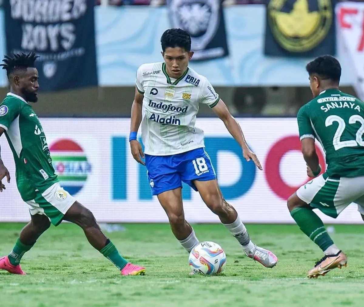 Jadwal siaran langsung PSS Sleman vs Persib di pekan ke-13 Liga 1 2024-2025.  (Sumber: X/@persib)