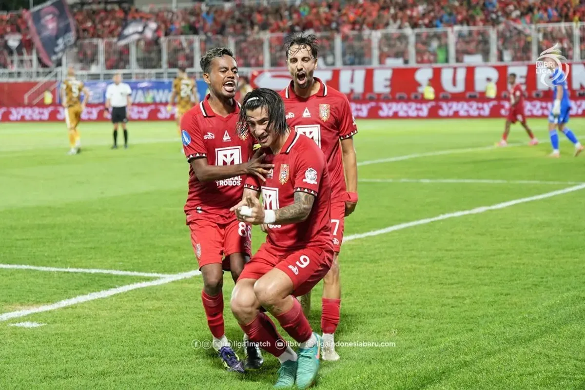 Saksikan BRI Liga 1 Malut United vs Persija Jakarta melalui link live streaming berikut ini. (Sumber: X/ Indostranfer)