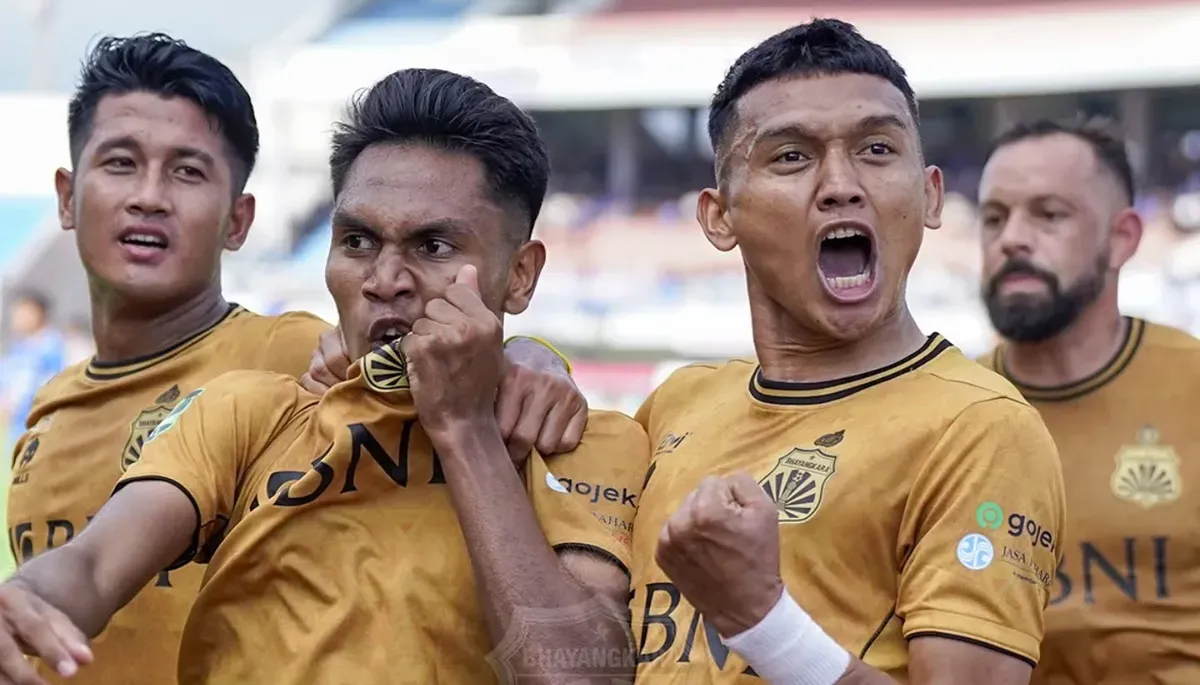 Selebrasi Frengky Missa dan para pemain Bhayangkara FC setelah membobol gawang PSIM Yogyakarta. (Sumber: Instagram @bhayangkarafc)