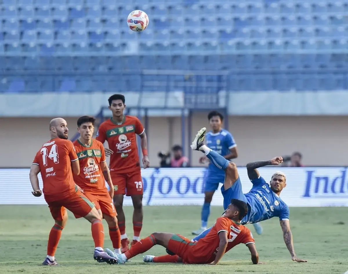 Pertandingab Persib Bandung vs Persebaya Surabaya di pekan ke-8 Liga 1 2024-25. (Sumber:  | Foto: Instagram/@persib)