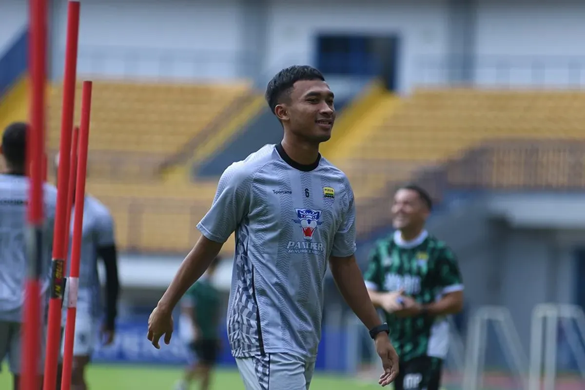 Robi Darwis kembali bergabung dengan skuad Persib Bandung, pasca membela Timnas Indonesia di Piala AFF 2024. (Sumber:  | Foto: persib.co.id)