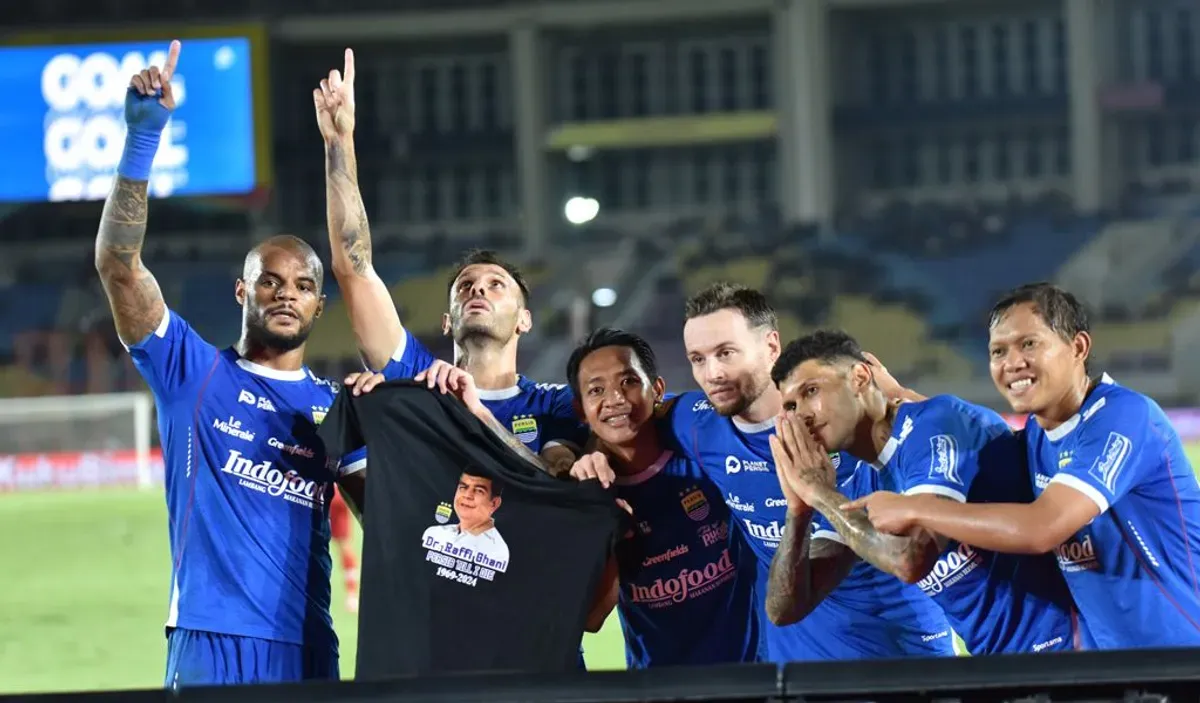 Persib Bandung dipastikan akan mendatangkan pemain anyar di bursa transfer Liga 1 putaran 2 musim 2024-25. (Foto: persib.co.id)