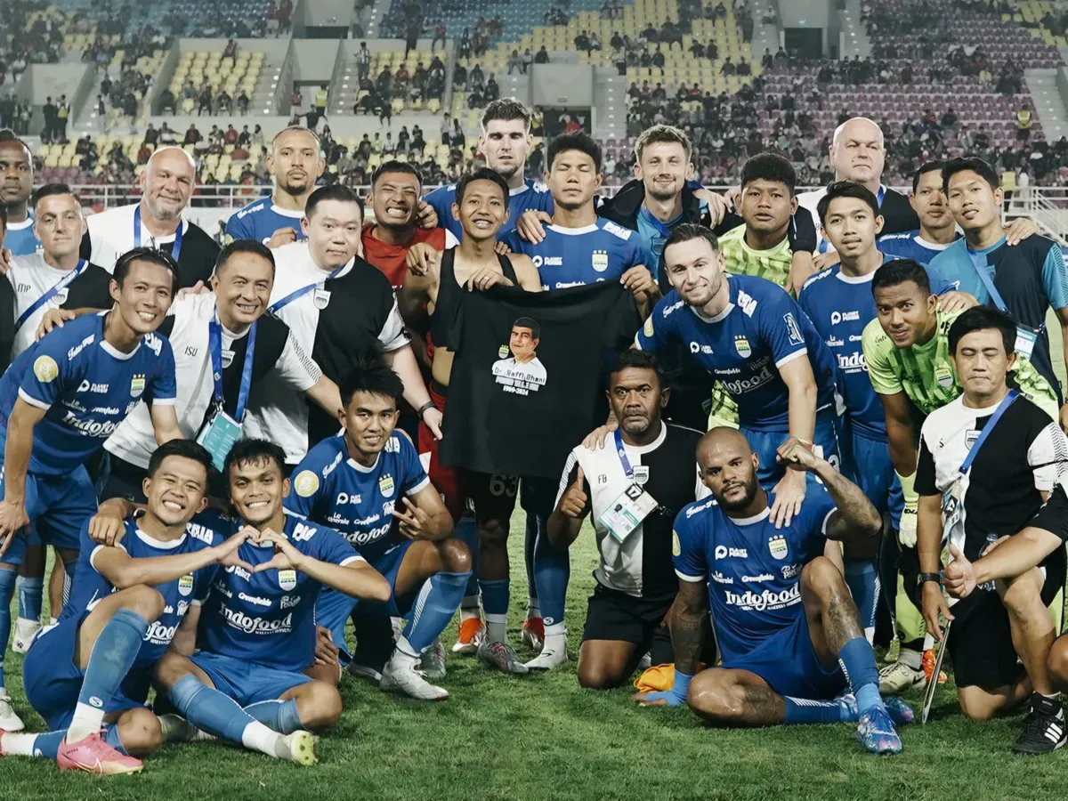 Tanggapan dari pelatih Persib Bandung karena sanggup menjadi juara paruh musim di BRI Liga 1. (Sumber: X/ Persib Bandung)