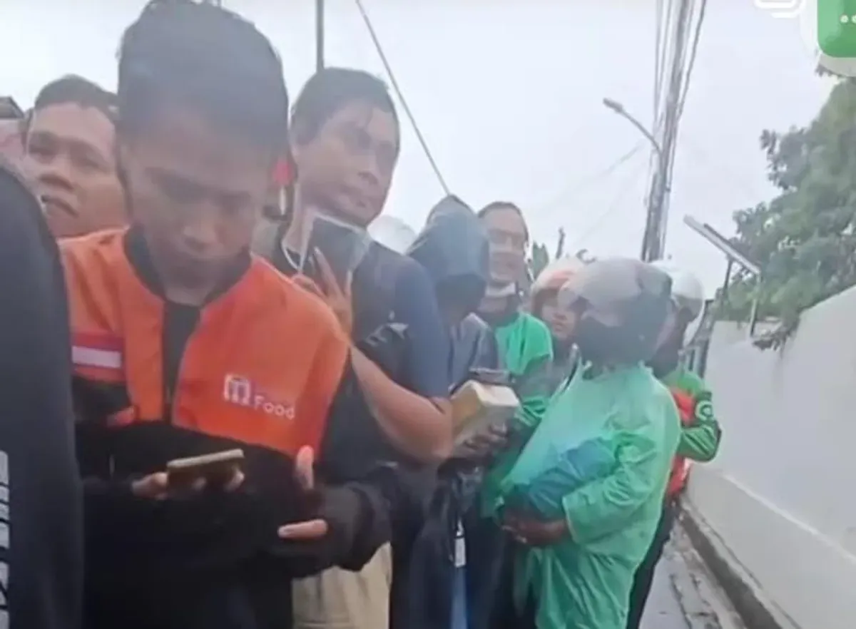 Viral ribuan kurir antre di Ulujami. (Sumber: Tangkapan layar IG @mood.jakarta)