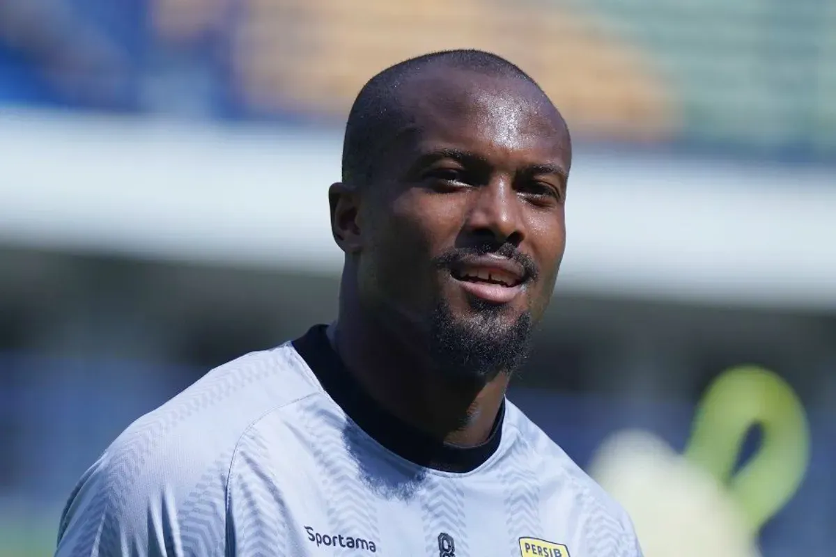 Potret penyerang asing milik Persib Bandung, Gervane Kastaneer yang ingin segera angkat trofi. (Sumber: Persib)