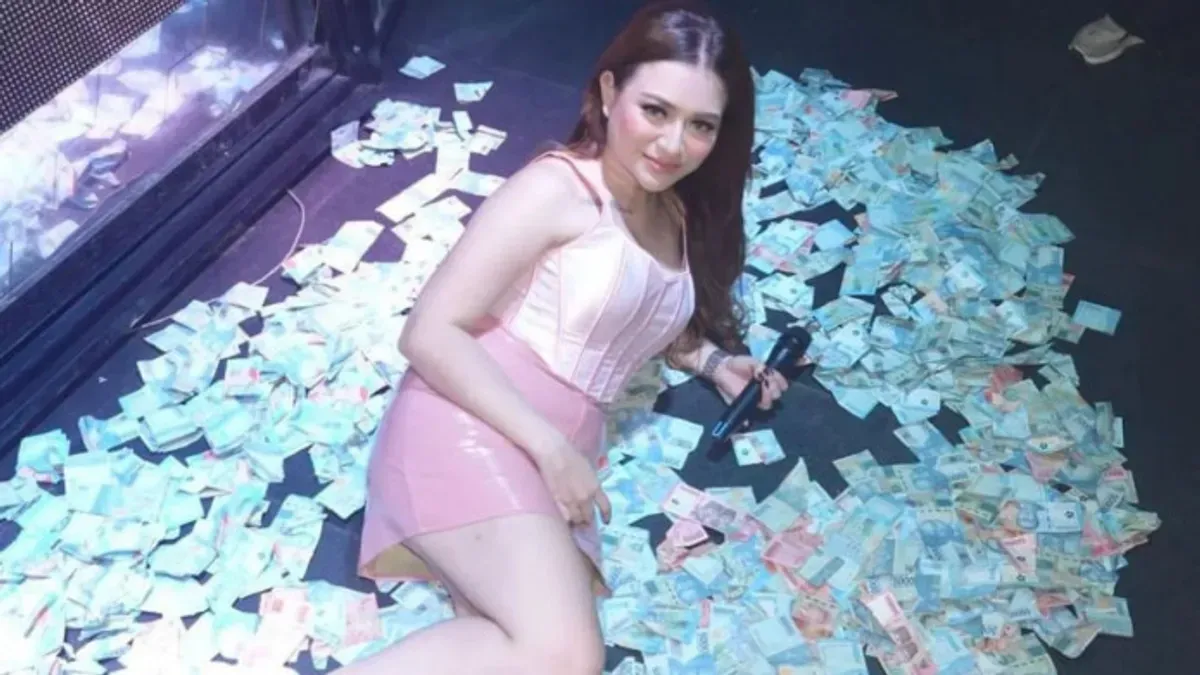 Nathalie Holscher Tampil Sebagai DJ: Berapa Tarif Sekali Manggung? (Sumber: Instagram)