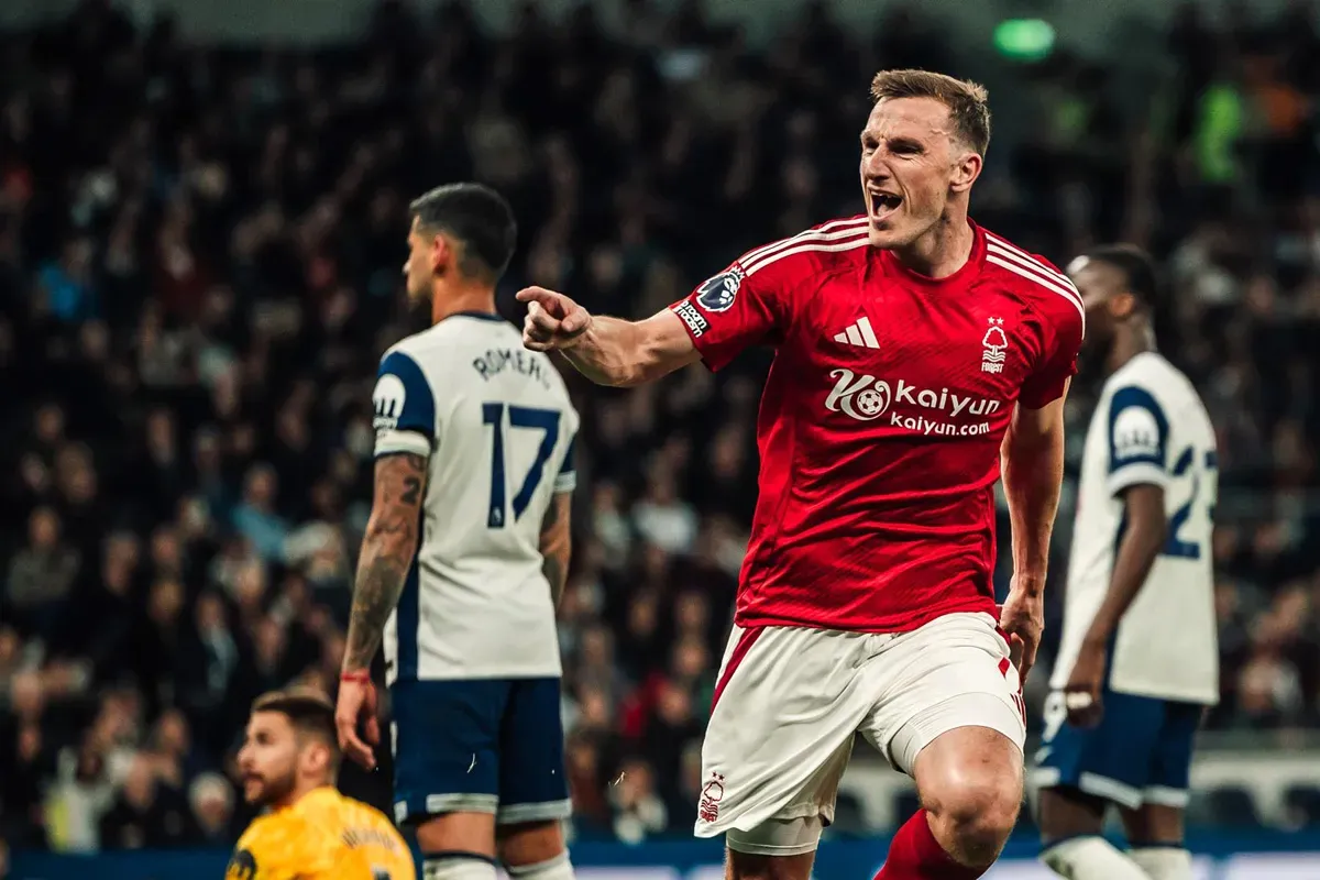 Striker Nottingham Forest, Chris Wood merayakan gol ke gawang Tottenham Hotspur. (Sumber: Instagram @officialnffc)
