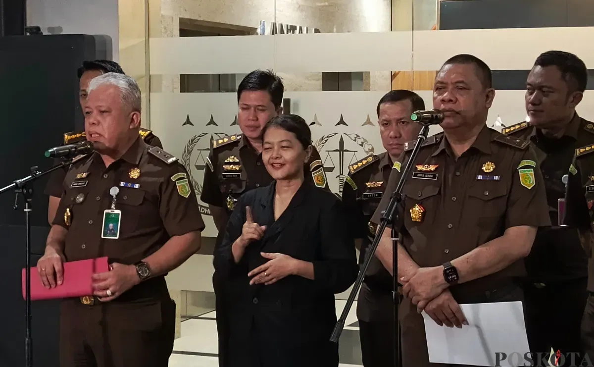 Konferensi pers Kejaksaan Agung (Kejagung) terkait penetapan tiga tersangka baru kasus suap perkara di Pengadilan Negeri (PN) Jakarta Pusat, Selasa, 22 April 2025. (Sumber: Poskota/Ali Mansur)