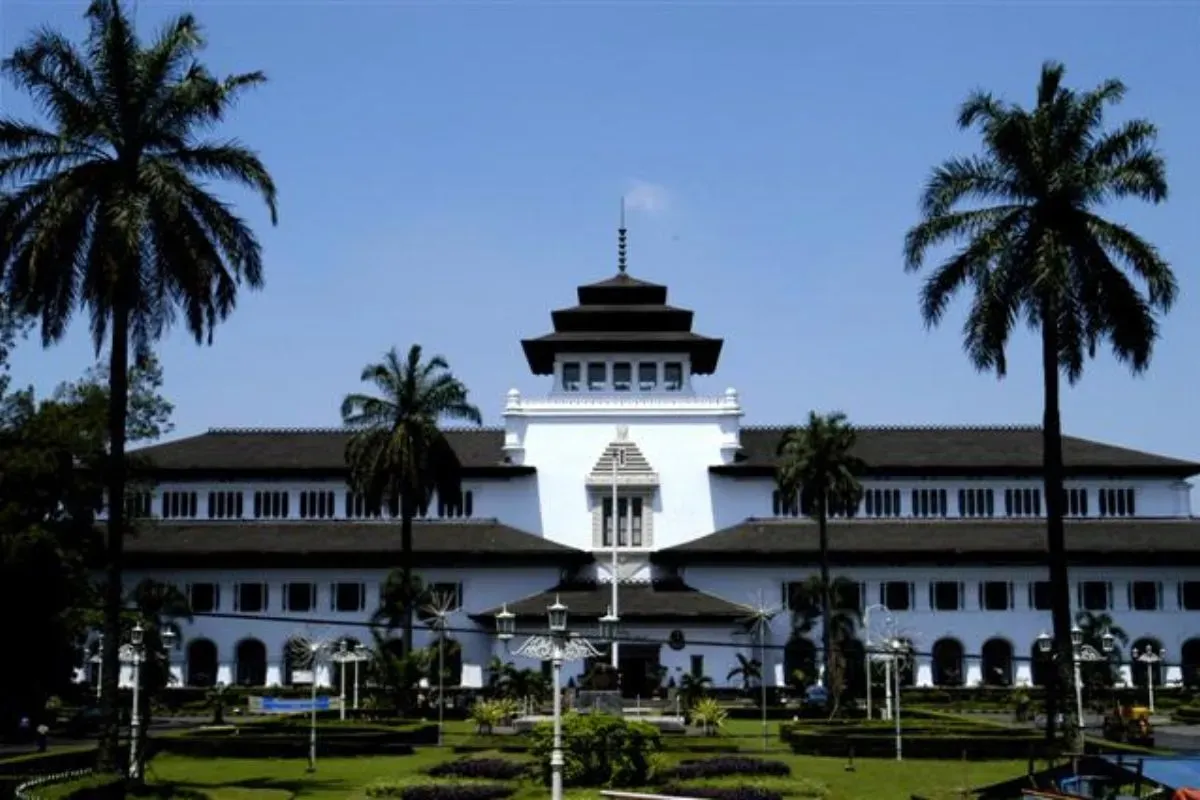 Potret Gedung Sate, Kota Bandung. (Sumber: Wikimedia Commons)