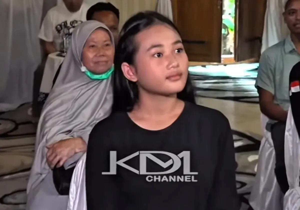 Remaja perempuan, Aura Cinta yang debat dengan Gubernur Jawa Barat, Dedi Mulyadi soal wisuda. 
 (Sumber: Instagram/@dedimulyadi71)
