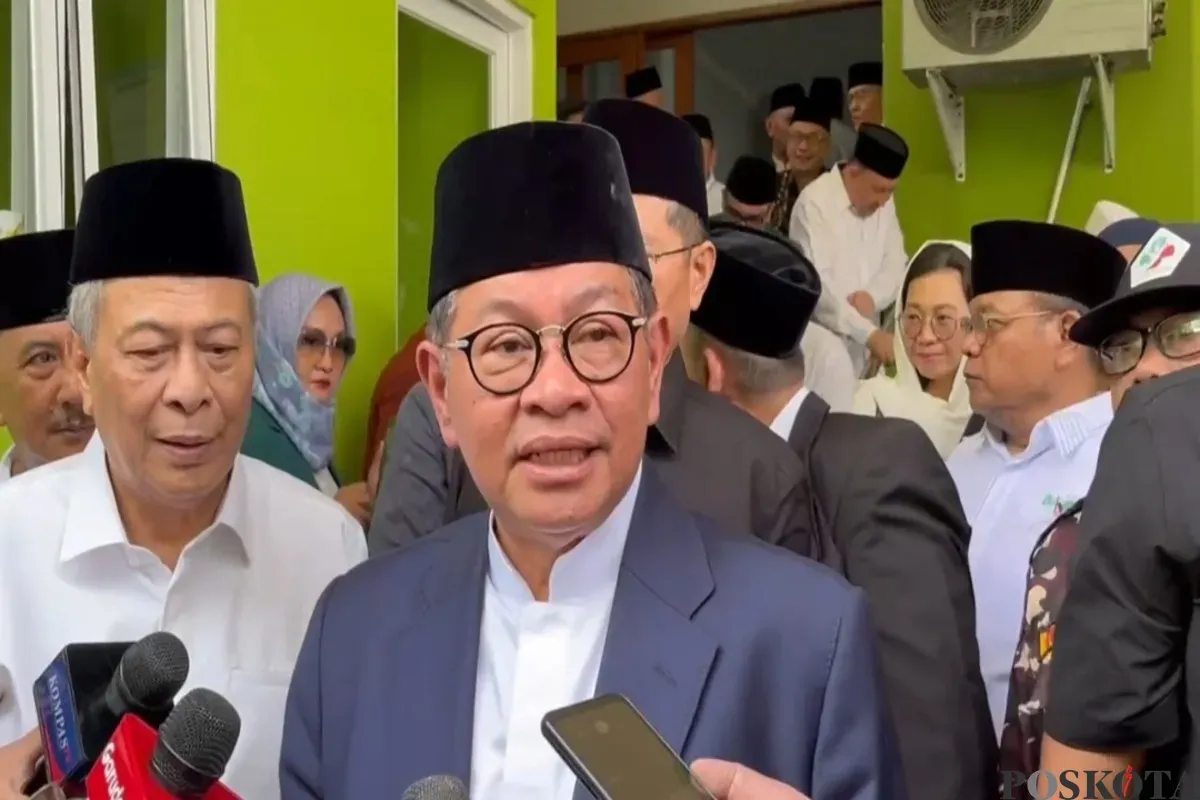 Gubernur Jakarta, Pramono Anung usai menghadiri acara halal bihalal PWNU di Jakarta Selatan, Minggu 27 April 2025. (Sumber: Poskota/Pandi Ramedhan)