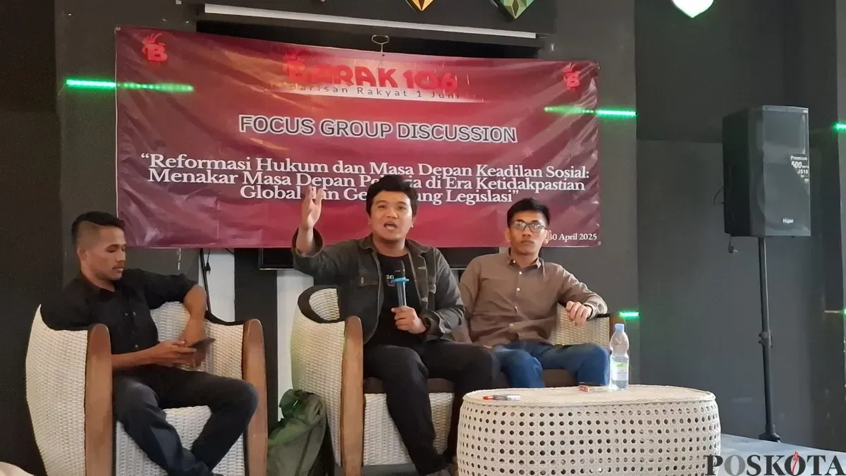 Diskusi reformasi hukum dan masa depan keadilan oleh aktivis muda buruh di Jakarta Timur, Rabu 30 April 2025. (Sumber: Poskota/Pandi Ramedhan)