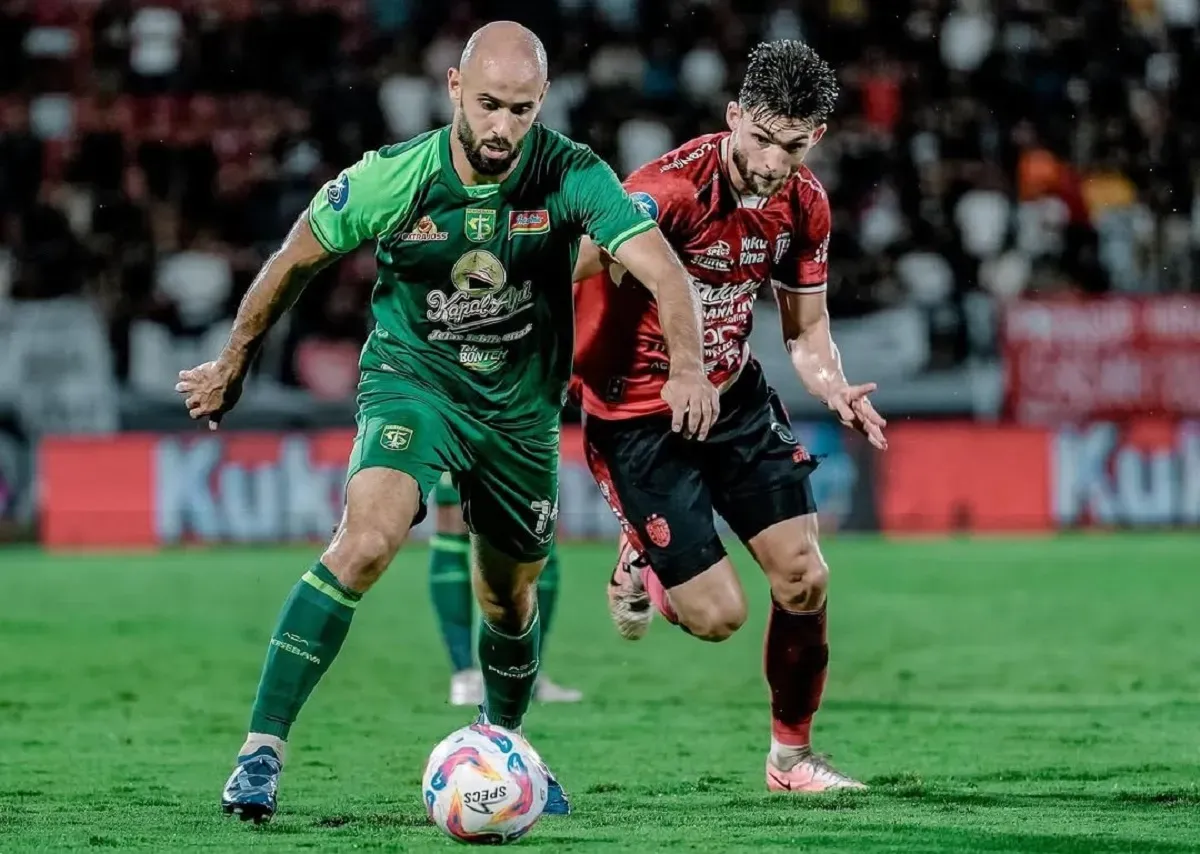 Gelandang Persebaya sekaligus mantan pemain Persib, Mohammed Rashid kabarnya sedang diincar klub promosi Liga 1, Bhayangkara FC. (Foto: Instagram/@officialpersebaya)