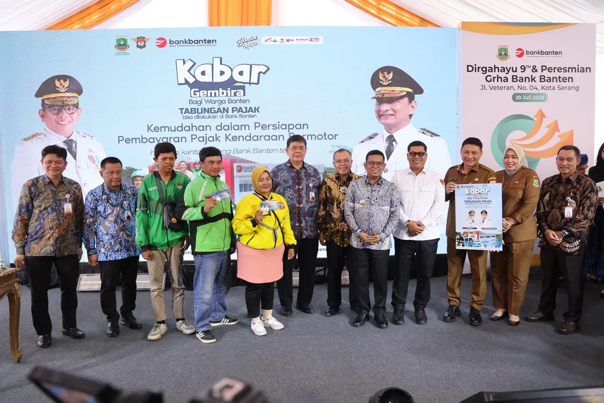 Gubernur Banten Andra Soni meresmikan program Tabungan Pajak Kendaraan Bermotor (TPKB) bersamaan dengan peresmian Gedung Grha Bank Banten. (Sumber: Dok. Pemprov Banten)