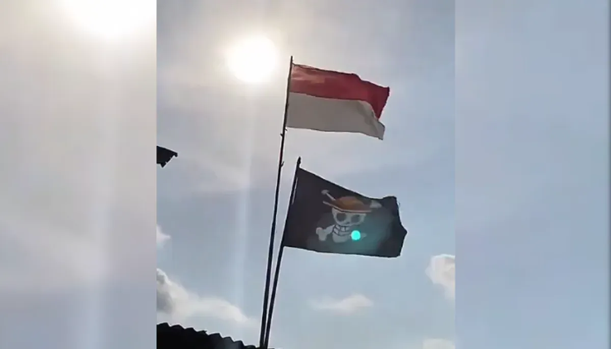 Bolehkah bendera One Piece dipasang berdampingan dengan bendera Merah Putih. Ini jawaban hukum dan makna di balik tren viral. (Sumber: X/@rahmaniarbaftim)