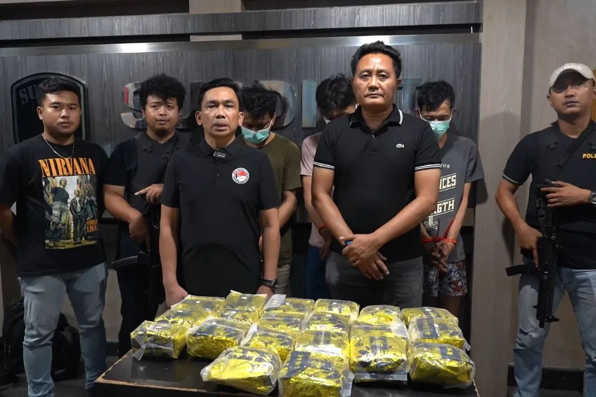 Direktorat Reserse Narkoba Polda Metro Jaya membongkar jaringan peredaran narkotika internasional asal China dengan barang bukti sabu seberat total 35 kg. (Sumber: Dok. Polda Metro Jaya)
