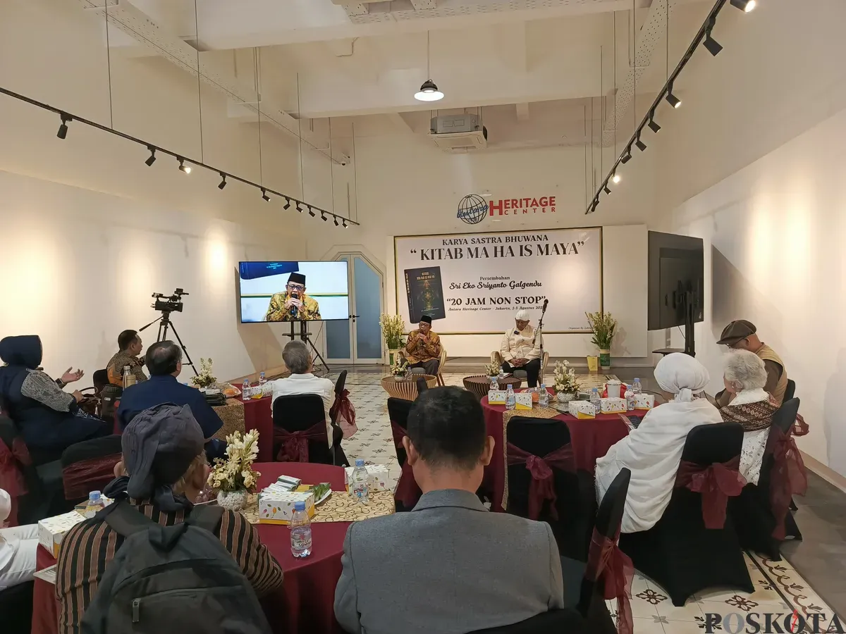 KITAB MA HA IS MA YA dibacakan dalam acara spiritual selama 20 jam nonstop di Antara Heritage Center, Jakarta Pusat, Sabtu, 2 Agustus 2025. (Sumber: POSKOTA)