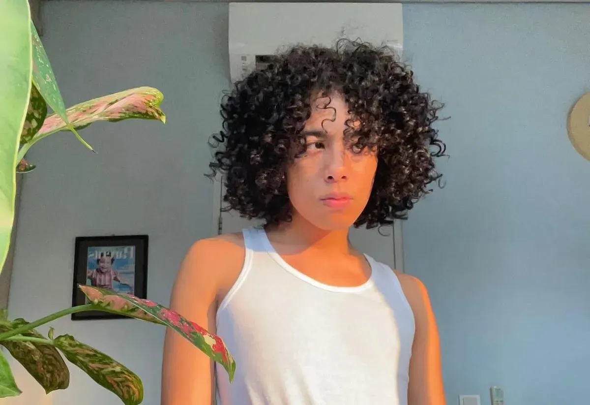 Putra pasangan Dee Lestari dan Marcell Siahaan,  Keenan Avalokita Kirana yang menyabet juara Performative Male Contest Competition Jakarta 2025. (Sumber: Instagram/@keenahrah)