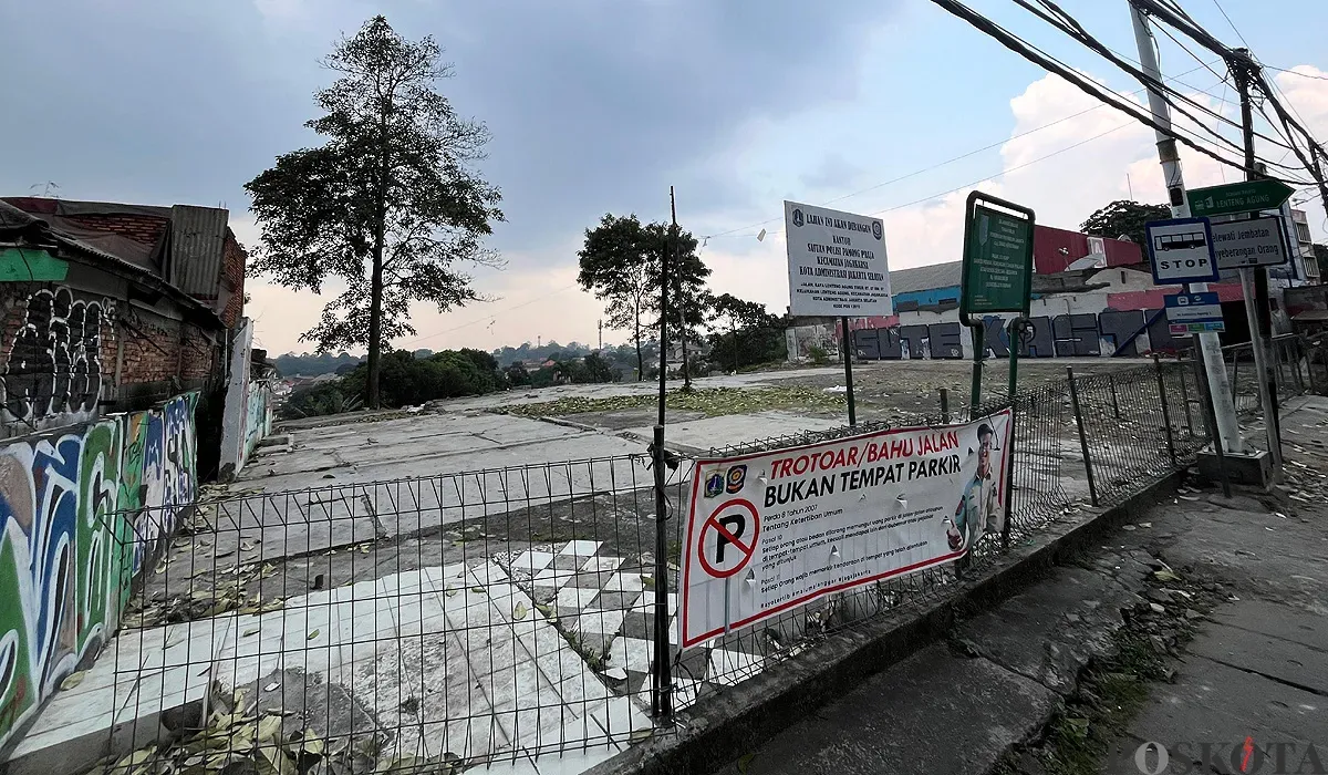 Situasi di lahan kosong, Jalan Lenteng Agung Timur, Lenteng Agung, Jakarta Selatan, yang bakal jadi tempat relokasi pedagang Pasar Barito. (Sumber: POSKOTA | Foto: Pandi Ramedhan)