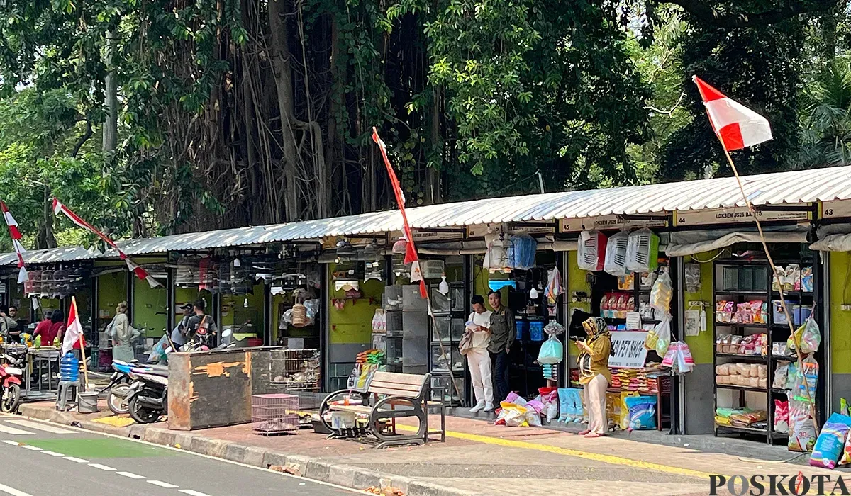 Sejumlah pedagang di Pasar Barito, Jakarta Selatan, masih bertahan meski sudah diperingatkan untuk pindah, Minggu, 3 Agustus 2025. (Sumber: POSKOTA | Foto: Pandi Ramedhan)