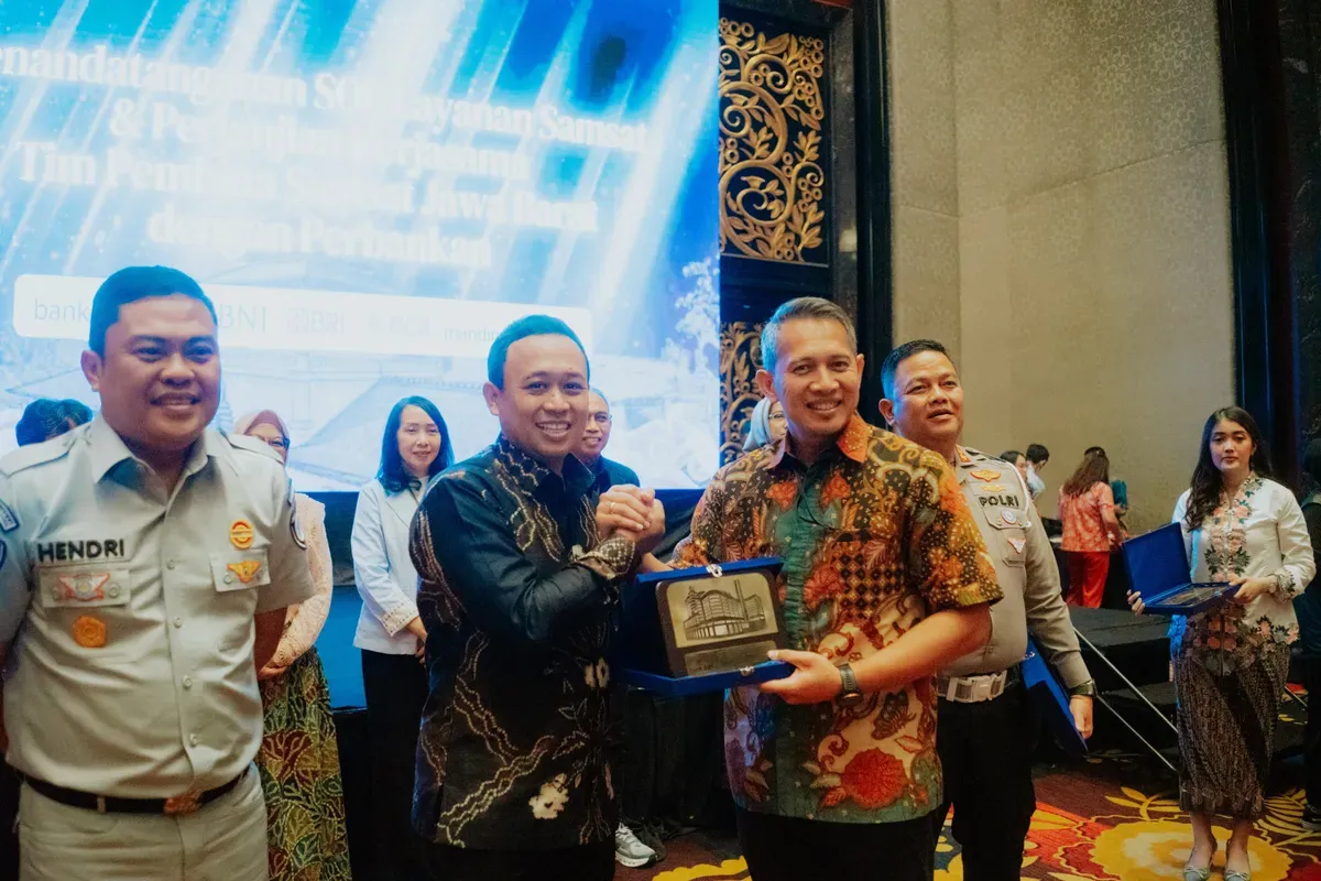 bank bjb luncurkan Dua layanan unggulan yang saat ini dimiliki bank bjb yaitu bjb T-Samsat dan Agen Samsat bjb BiSA, sebagai solusi modern dan praktis dalam pembayaran Pajak Kendaraan Bermotor (PKB). (Sumber: Dok. bank bjb)