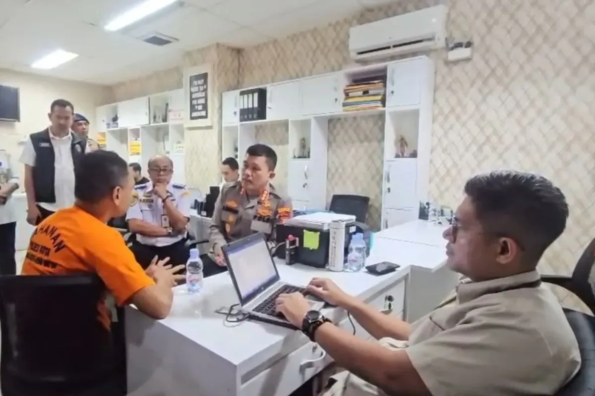 Seorang penumpang pesawat Lion Air penerbangan JT308 rute Jakarta ke Kualanamu ditetapkan sebagai tersangka setelah mengucapkan ancaman bom di dalam pesawat. (Sumber: Dok. Polres Bandara Soetta)
