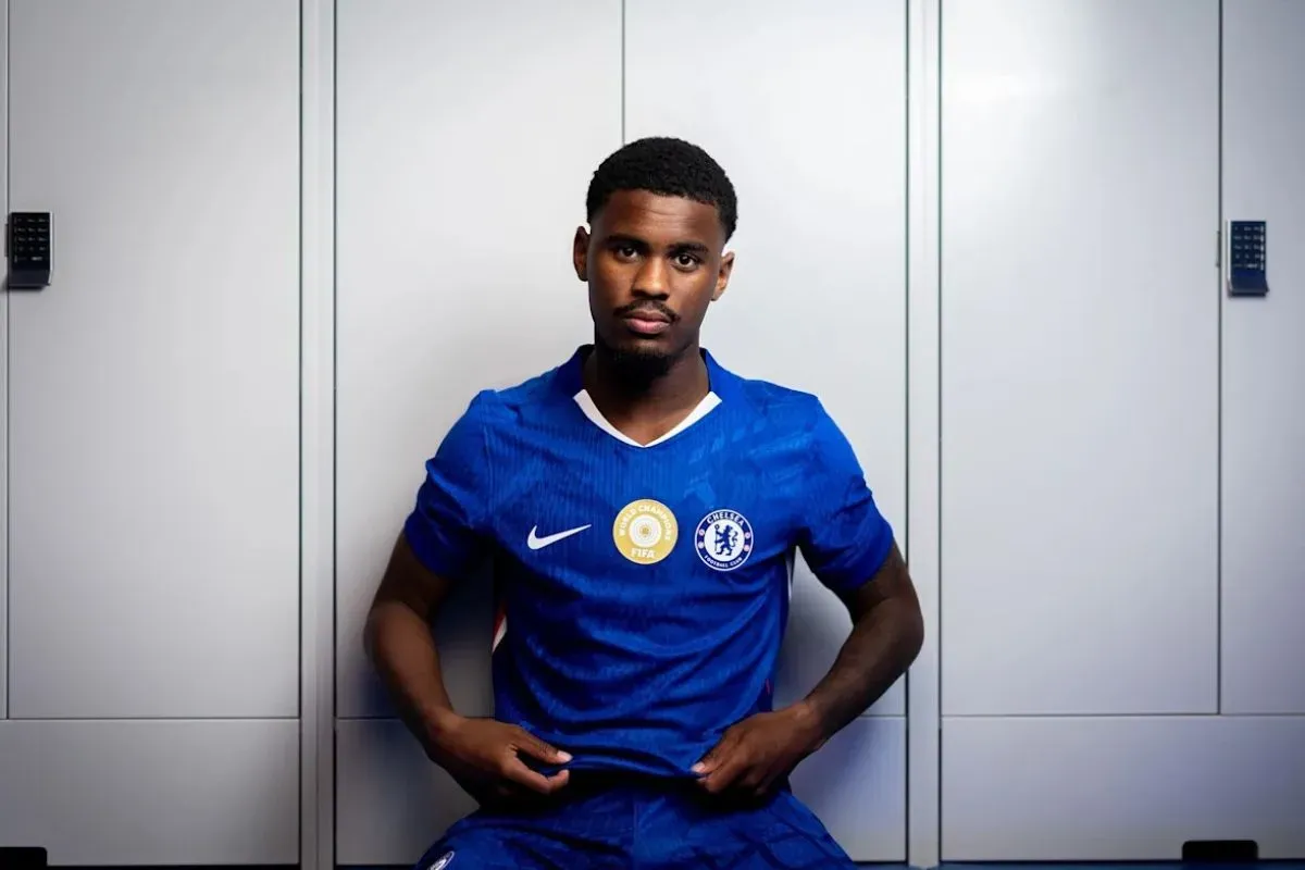 Jorrel Hato direkrut Chelsea dari Ajax dengan harga fantastis. (Sumber: chelseafc.com)