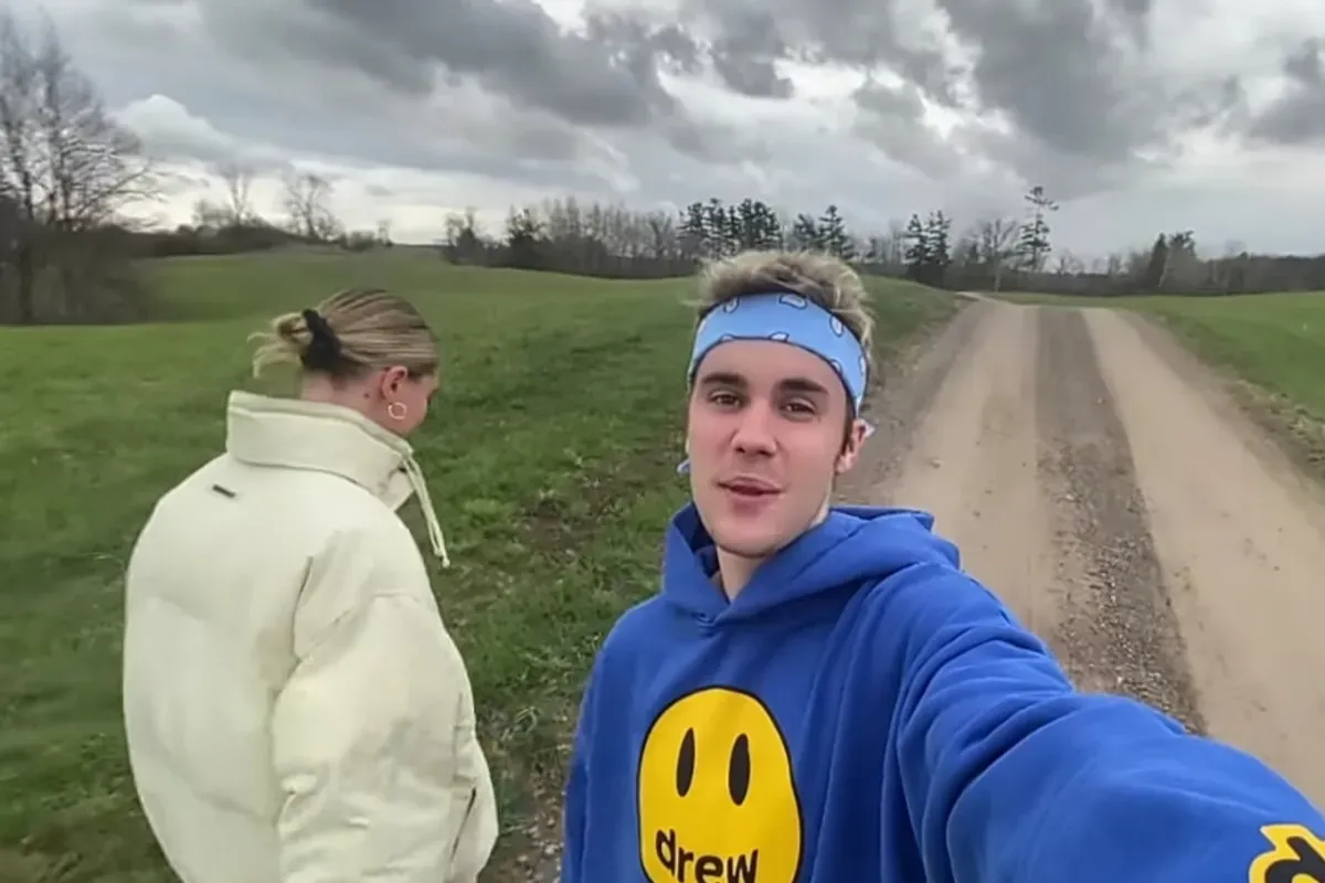 Lirik lagu Stuck With You dari Ariana Grande ft Justin Bieber. (Sumber: YouTube/Aria Grande)