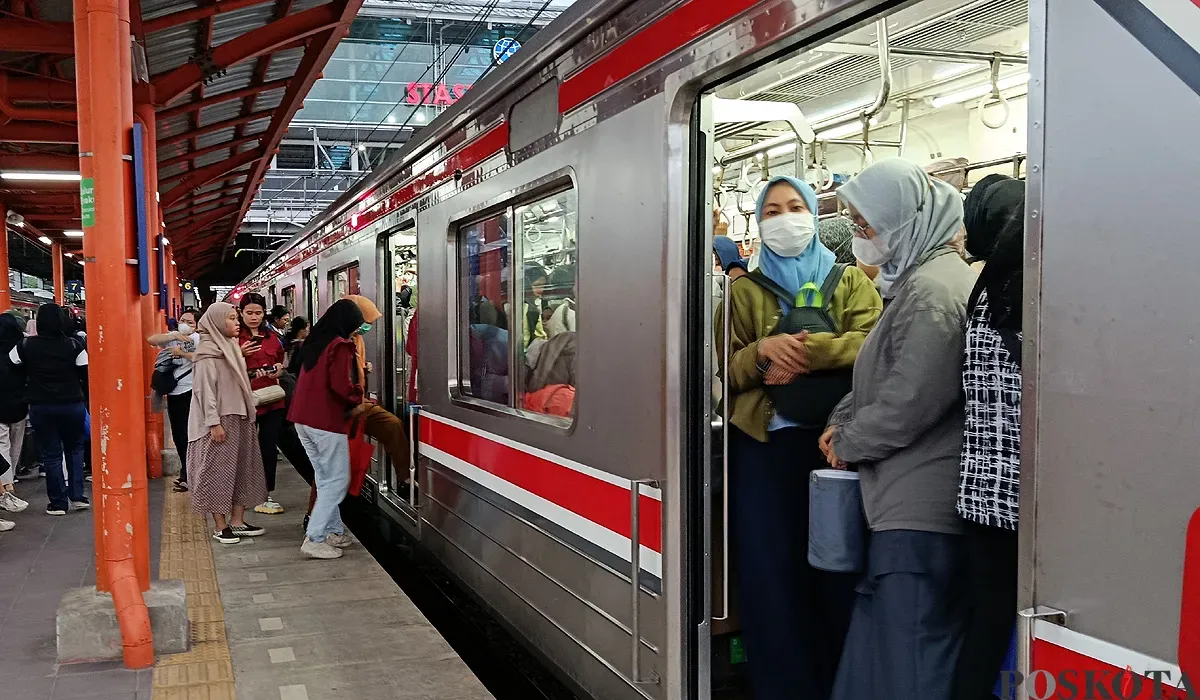 Suasana di Stasiun Bekasi pada Senin, 4 Agustus 2025. (Sumber: POSKOTA | Foto: Nurpini Aulia Rapika)