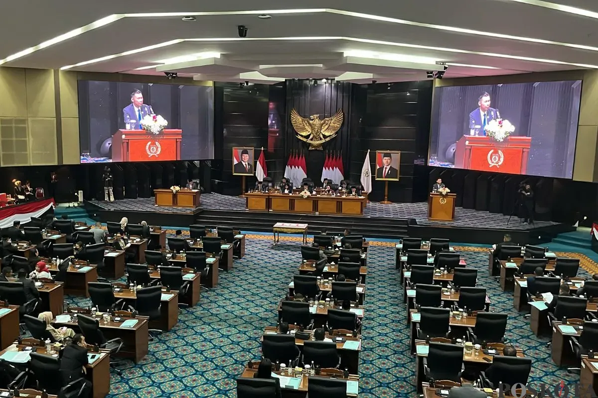 Rapat paripurna pakta integritas pengesahan Rancangan APBD Tahun Anggaran 2026 Pemprov Jakarta di Gedung DPRD DKI, Jakarta Pusat, Senin, 4 Agustus 2025. (Sumber: Poskota/Muhammad Tegar Jihad)