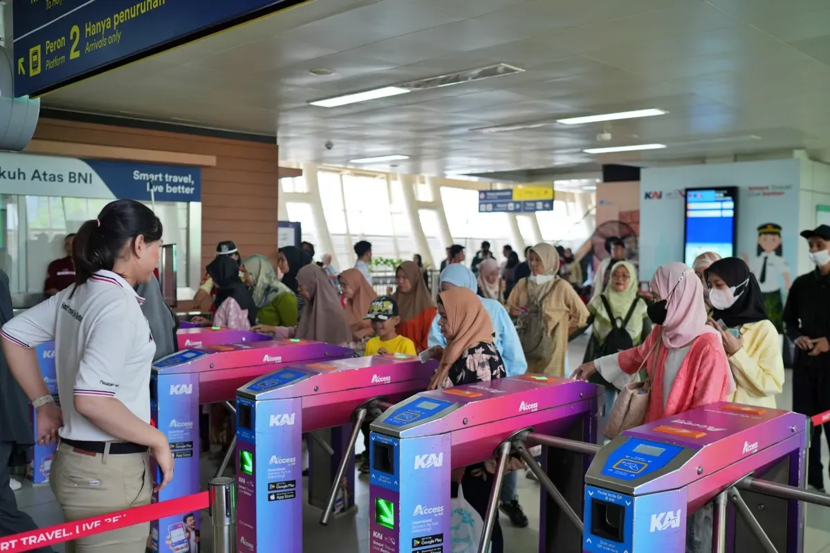 Suasana LRT Jabodebek, selama bulan Juli 2025 KAI melayani 2,7 juta penumpang LRT. (Sumber: Dok. LRT Jabodebek)