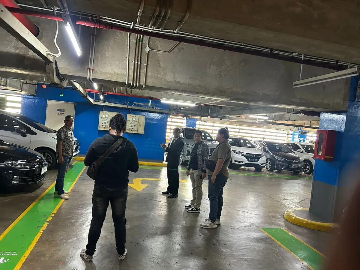 Polres Metro Jakarta Pusat tangani perselisihan dua pengemudi mobil di area parkir Mall Grand Indonesia, Jakarta Pusat yang diduga dipicu oleh perebutan jalur masuk parkir yang memicu kemarahan. (Sumber: Polres Jakarta Pusat)