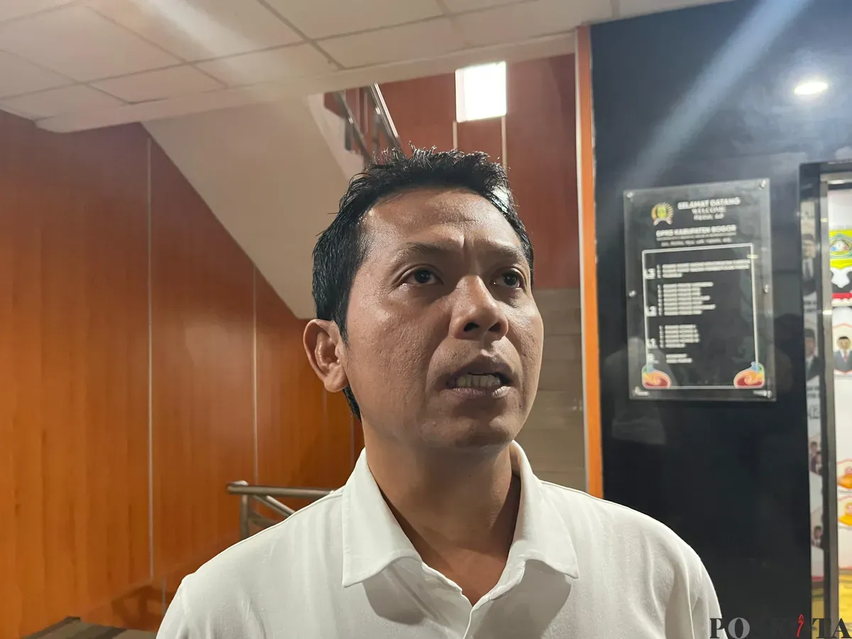 Ketua Komisi III DPRD Kabupaten Bogor Aan Triana Al Muharom minta DPKPP selesaikan 1600 unit huntap di tahun 2026. (Sumber: Poskota/Giffar Rivana)