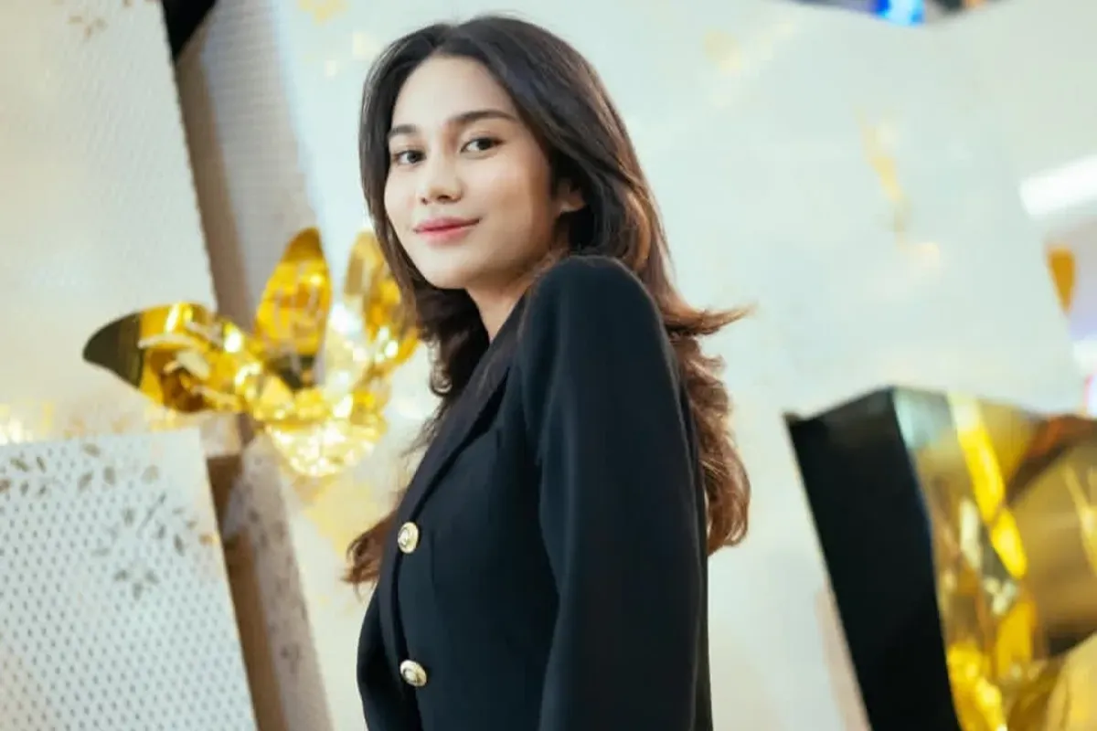 Daftar mantan pacar Azizah Salsha sebelum jadi istri Pratama Arhan. (Sumber: Instagram/@azizahsalsha_)