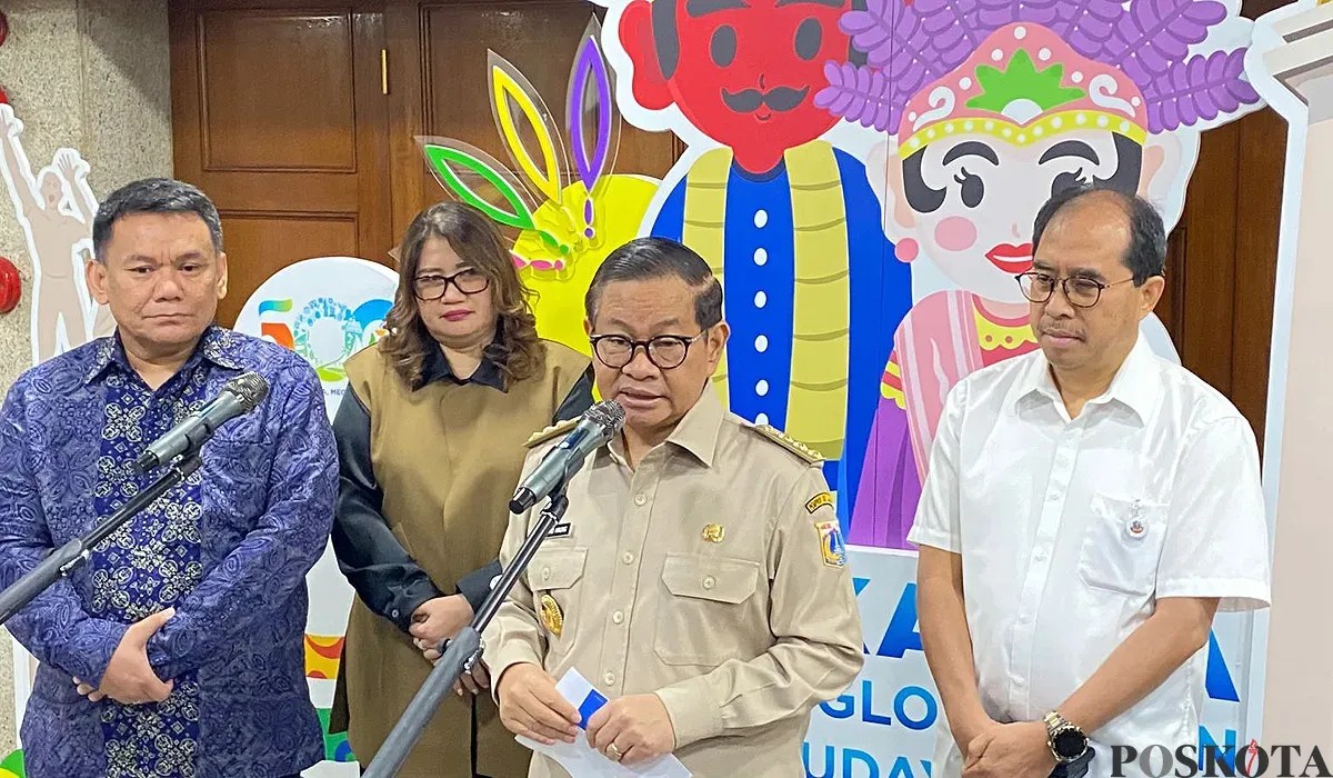 Gubernur Jakarta, Pramono Anung, saat menyampaikan pernyataan kepada awak media di Balai Kota DKI Jakarta, Selasa, 5 Agustus 2025. (Sumber: POSKOTA | Foto: M Tegar Jihad)