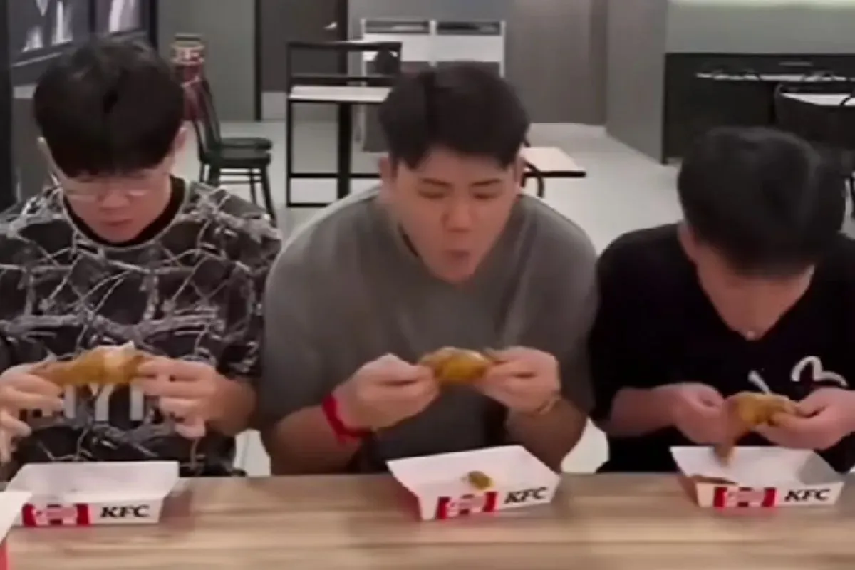 Kreator Malaysia bikin prank ke tunawisma pakai tulang ayam (Sumber: TikTok/Nasir Seligi)