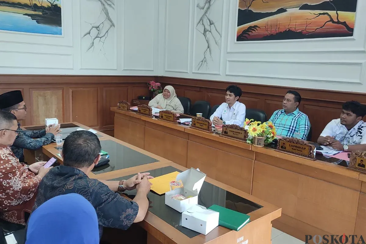 Komisi I DPRD Kabupaten Pandeglang bertemu tiga Kepala OPD di ruang Komisi I DPRD Pandeglang, Kamis, 7 Agustus 2025. (Sumber: Poskota/Samsul Fatoni)