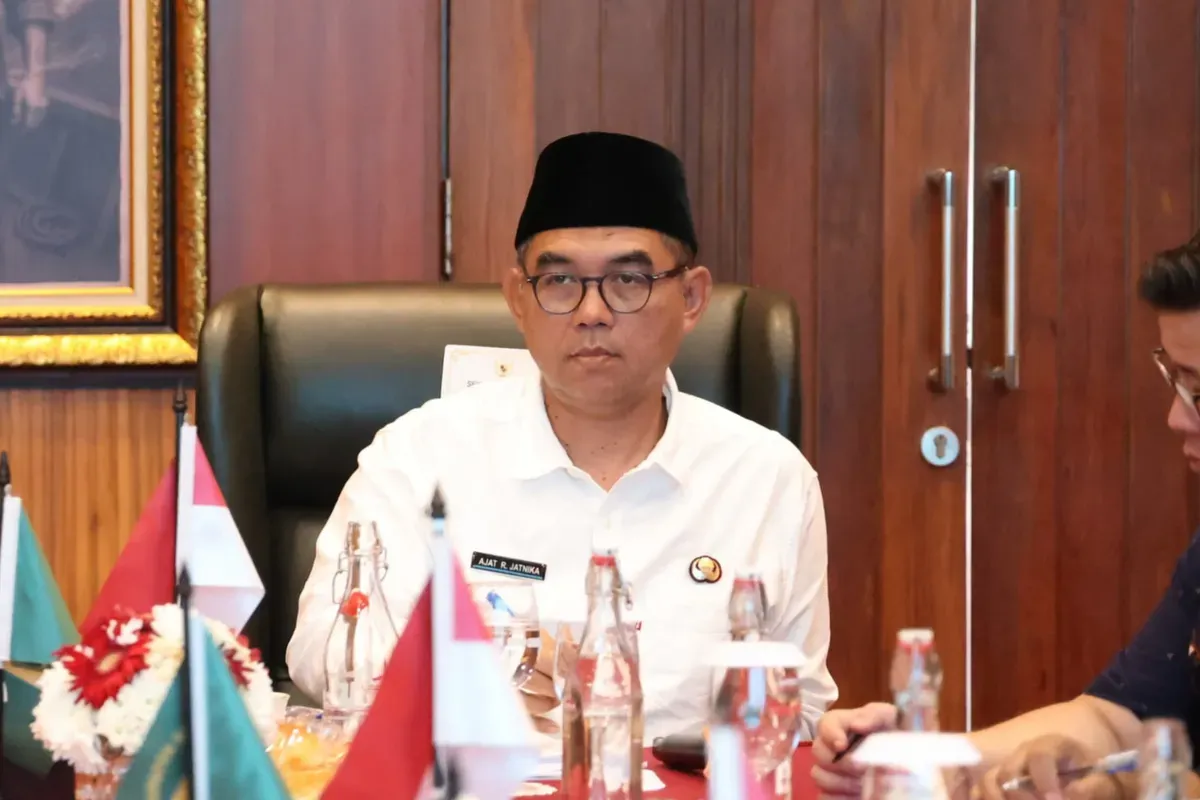 Sekda Kabupaten Bogor, Ajat Rochmat Jatnika meminta tiap Instansi di Pemkab Bogor wajib punya bank sampah. (Sumber: Pemkab Bogor)