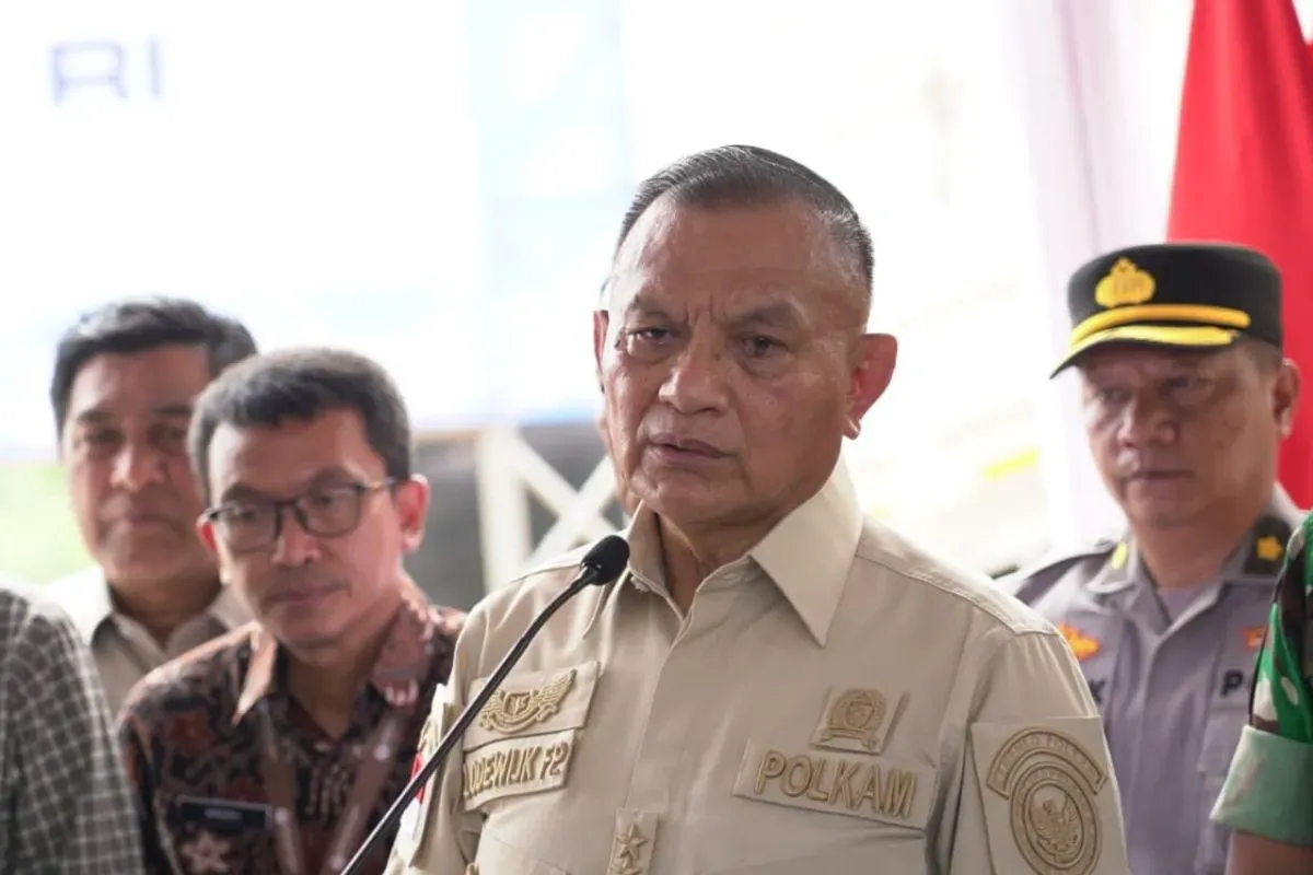 Wamenko Polkam Letjen TNI Purn. Lodewijk F. Paulus dalam peletakan batu pertama pembangunan SPPG di Desa Cijayanti, Kecamatan Babakan Madang, Kabupaten Bogor, Kamis, 7 Agustus 2025. (Sumber: Dok. Pemkab Bogor)