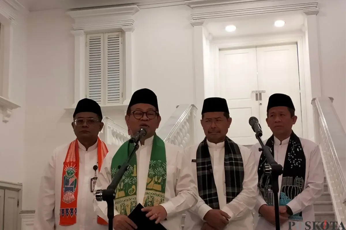Gubernur Jakarta, Pramono Anung di hadapan awak media di Balai Kota Jakarta, Jakarta Pusat, Jumat, 8 Agustus 2025. (Sumber: Poskota/Muhammad Tegar Jihad)