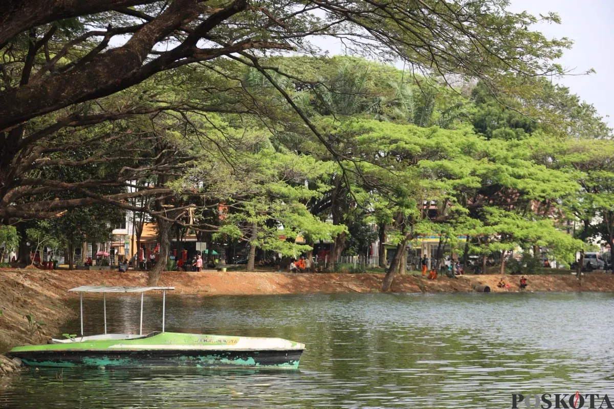Suasana Dermaga Danau Duta Harapan di Kelurahan Harapan Baru, Kecamatan Bekasi Utara, yang baru diresmikan, Jumat, 8 Agustus 2025. (Sumber: Poskota/Nurpini Aulia Rapika)